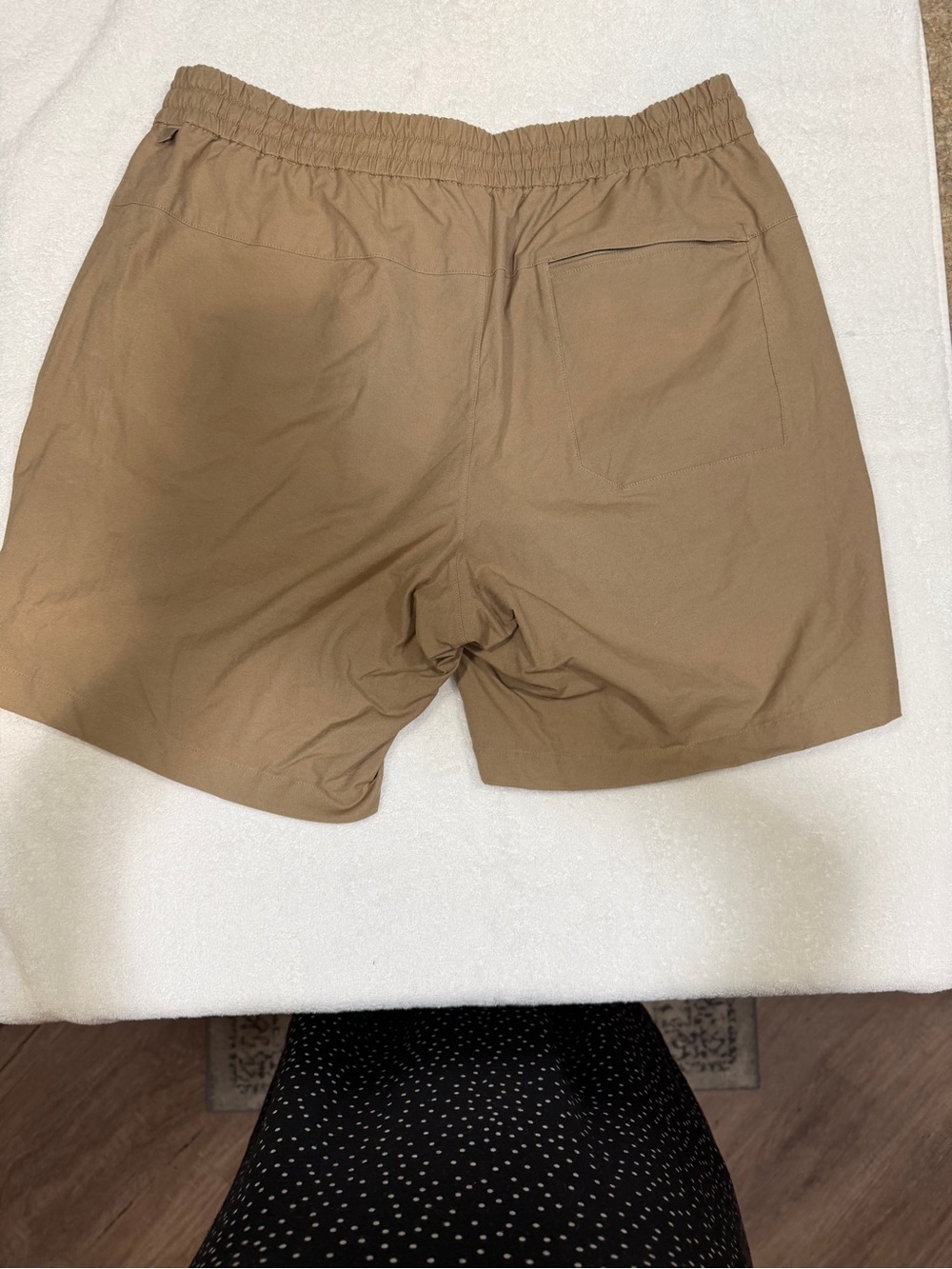 lululemon athletica Men's Drawstring Athletic Shorts - Tan - Picture 2 of 6